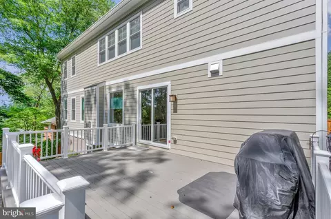 Exterior - 1712 East Ave, Mclean, VA 22101 photo 7 of 23