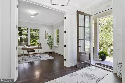 Entry Way - 1712 East Ave, Mclean, VA 22101 photo 2 of 15