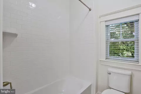 Bath - 1712 East Ave, Mclean, VA 22101 photo 12 of 15