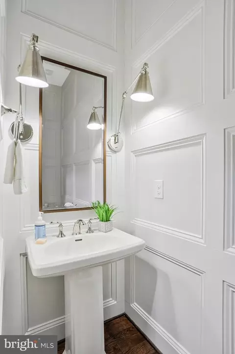 Bath - 1712 East Ave, Mclean, VA 22101 photo 1 of 15