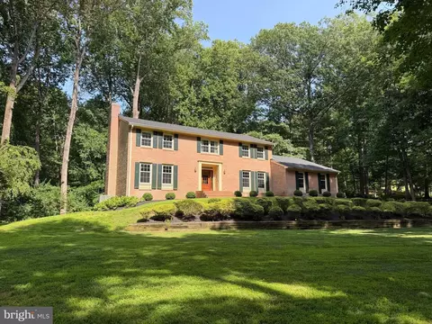 9200 Ripple Brook Rd, Great Falls, VA 22066