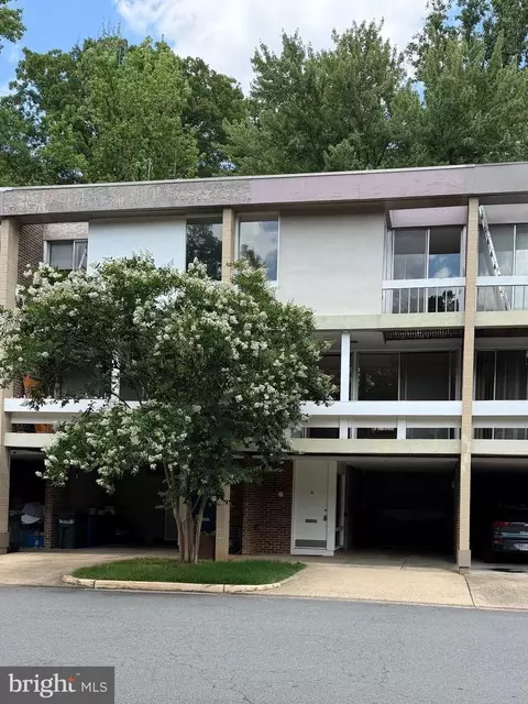 11510 Maple Ridge Rd, Reston, VA 20190