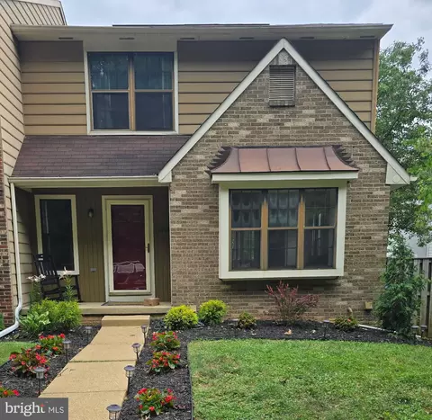 10243 Roberts Common Ln, Burke, VA 22015
