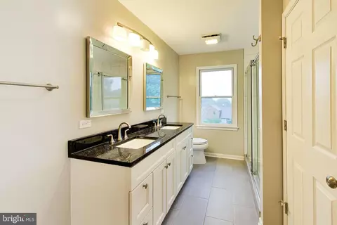 Bath - 1018 Salt Meadow Ln, Mclean, VA 22101 photo 2 of 4