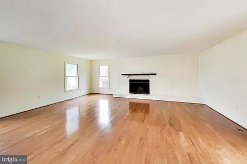 Living - 1018 Salt Meadow Ln, Mclean, VA 22101 photo 4 of 9