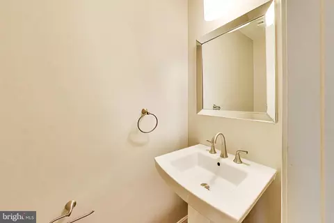 Bath - 1018 Salt Meadow Ln, Mclean, VA 22101 photo 1 of 4