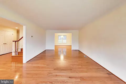 Living - 1018 Salt Meadow Ln, Mclean, VA 22101 photo 2 of 9