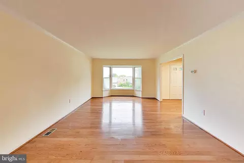 Living - 1018 Salt Meadow Ln, Mclean, VA 22101 photo 3 of 9