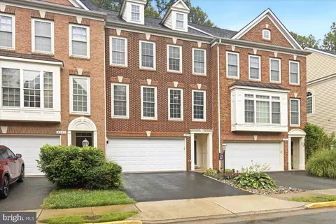 4505 Monmouth St, Fairfax, VA 22030