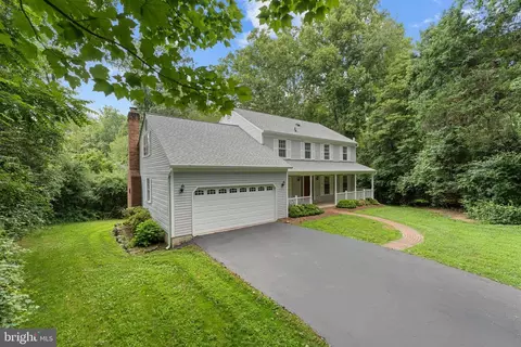 11438 Meath Dr, Fairfax, VA 22030