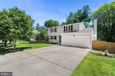 2851 Edgelea Rd, Vienna, VA 22181 photo 3