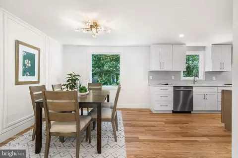 2851 Edgelea Rd, Vienna, VA 22181 photo 11