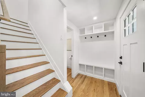 2851 Edgelea Rd, Vienna, VA 22181 photo 6