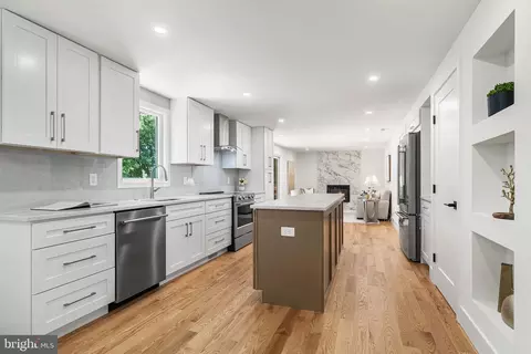 2851 Edgelea Rd, Vienna, VA 22181 photo 16
