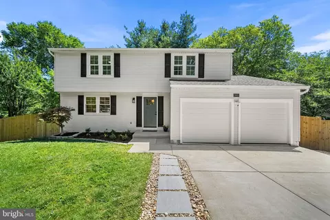 2851 Edgelea Rd, Vienna, VA 22181