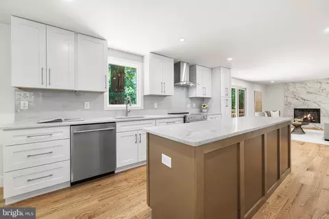 2851 Edgelea Rd, Vienna, VA 22181 photo 17