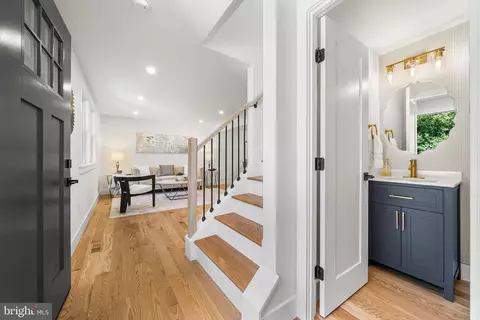 2851 Edgelea Rd, Vienna, VA 22181 photo 5