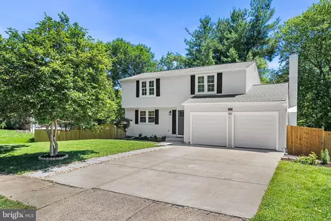 2851 Edgelea Rd, Vienna, VA 22181 photo 4