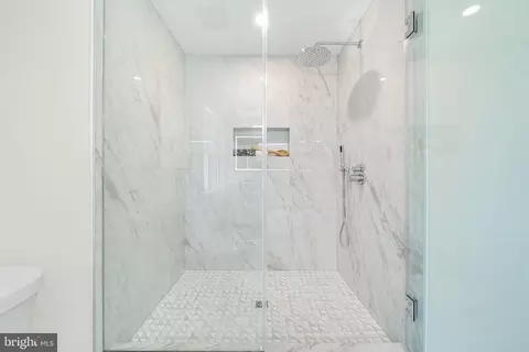 2851 Edgelea Rd, Vienna, VA 22181 photo 32