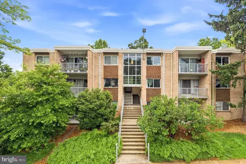 2907 Charing Cross Rd #09/3, Falls Church, VA 22042