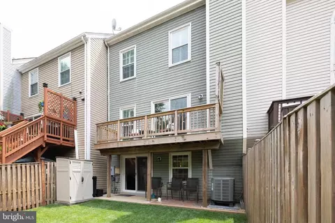Exterior - 8174 Cliffview Ave, Springfield, VA 22153 photo 7 of 9