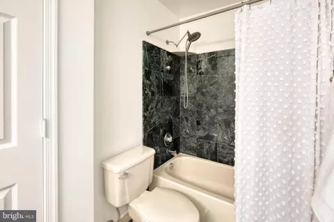 Bath - 8174 Cliffview Ave, Springfield, VA 22153 photo 3 of 8