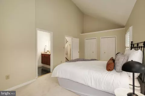 Bedroom - 8174 Cliffview Ave, Springfield, VA 22153 photo 4 of 5