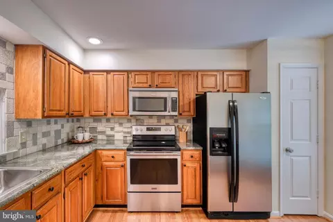 Kitchen - 8174 Cliffview Ave, Springfield, VA 22153 photo 2 of 4