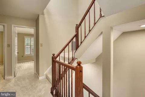 Entry Way - 8174 Cliffview Ave, Springfield, VA 22153 photo 3 of 4