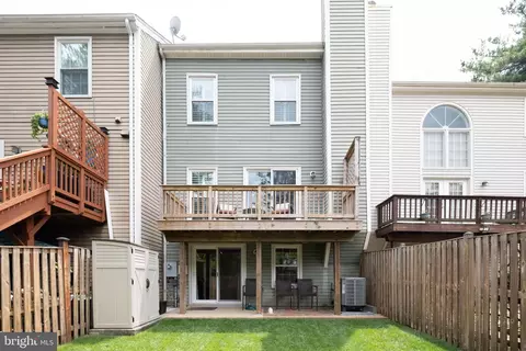 Exterior - 8174 Cliffview Ave, Springfield, VA 22153 photo 4 of 9