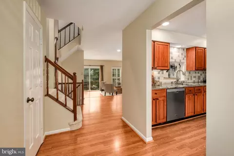 Entry Way - 8174 Cliffview Ave, Springfield, VA 22153 photo 1 of 4