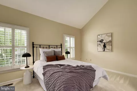 Bedroom - 8174 Cliffview Ave, Springfield, VA 22153 photo 2 of 5