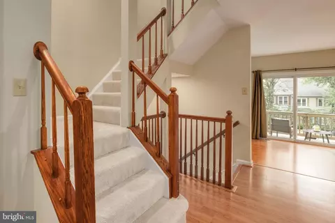Entry Way - 8174 Cliffview Ave, Springfield, VA 22153 photo 2 of 4
