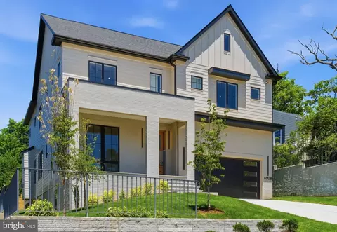 6908 Mount Daniel Dr, Falls Church, VA 22046