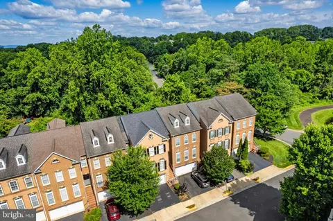 4076 Walnut Cove Cir, Fairfax, VA 22033