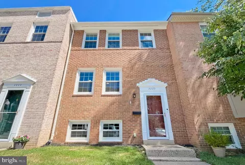 3225 Viscount Ct, Annandale, VA 22003