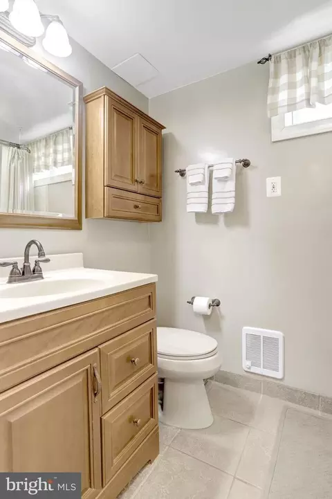 Bath - 7505 Hogarth St, Springfield, VA 22151 photo 5 of 6