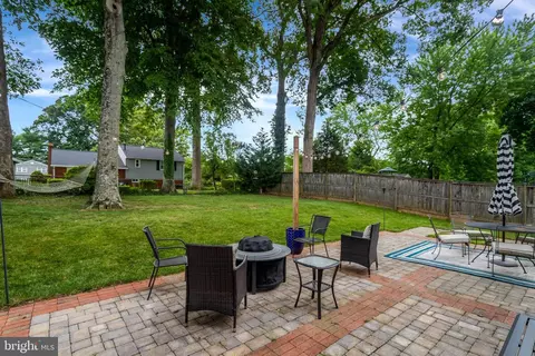 Exterior - 7505 Hogarth St, Springfield, VA 22151 photo 7 of 8