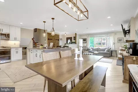 Dining - 7505 Hogarth St, Springfield, VA 22151 photo 2 of 3