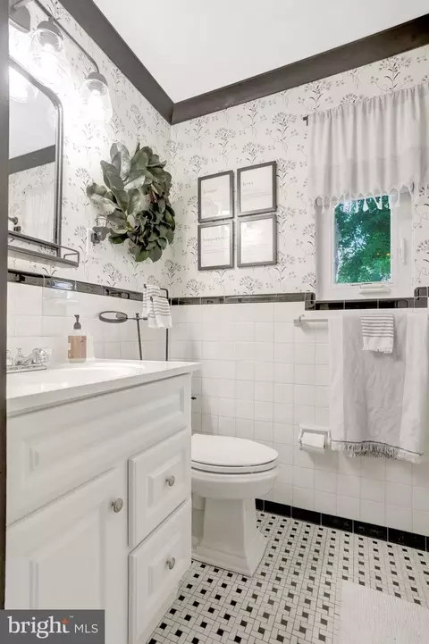 Bath - 7505 Hogarth St, Springfield, VA 22151 photo 2 of 6