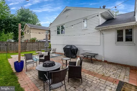 Exterior - 7505 Hogarth St, Springfield, VA 22151 photo 6 of 8