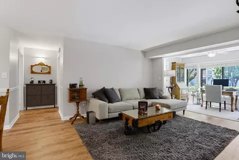 2205 Hunters Run Dr, Reston, VA 20191
