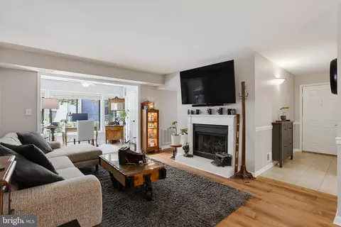 2205 Hunters Run Dr, Reston, VA 20191