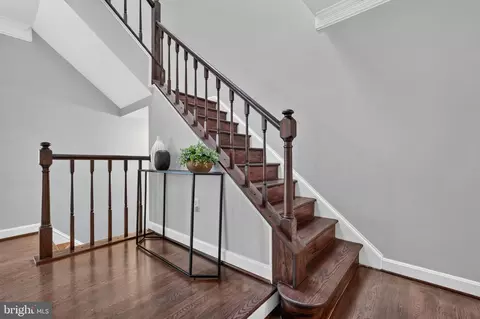 Entry Way - 7328 Aynsley Ln, Mclean, VA 22102 photo 3 of 9