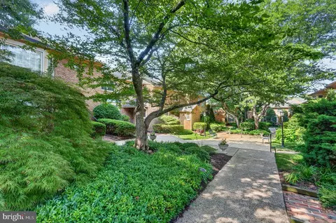 Exterior - 7328 Aynsley Ln, Mclean, VA 22102 photo 5 of 11