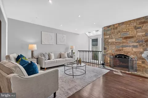 Living - 7328 Aynsley Ln, Mclean, VA 22102 photo 2 of 4