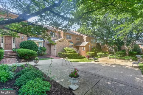 Exterior - 7328 Aynsley Ln, Mclean, VA 22102 photo 4 of 11