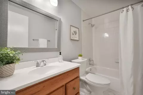 Bath - 7328 Aynsley Ln, Mclean, VA 22102 photo 3 of 3