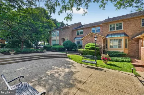 Exterior - 7328 Aynsley Ln, Mclean, VA 22102 photo 6 of 11