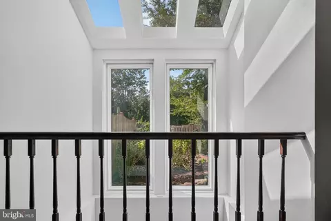 Entry Way - 7328 Aynsley Ln, Mclean, VA 22102 photo 5 of 9